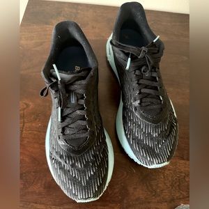 Brooks Hyperion Tempo Women’s 8 Black/Iced Aqua/Blue